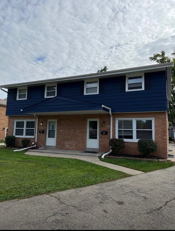 1131 Summit Ave in Waukesha, WI - Building Photo - Building Photo