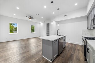 6804 Arabella St in Houston, TX - Foto de edificio - Building Photo