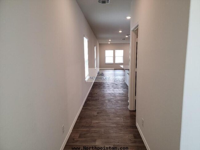 4211 Busbee Fields in Converse, TX - Foto de edificio - Building Photo