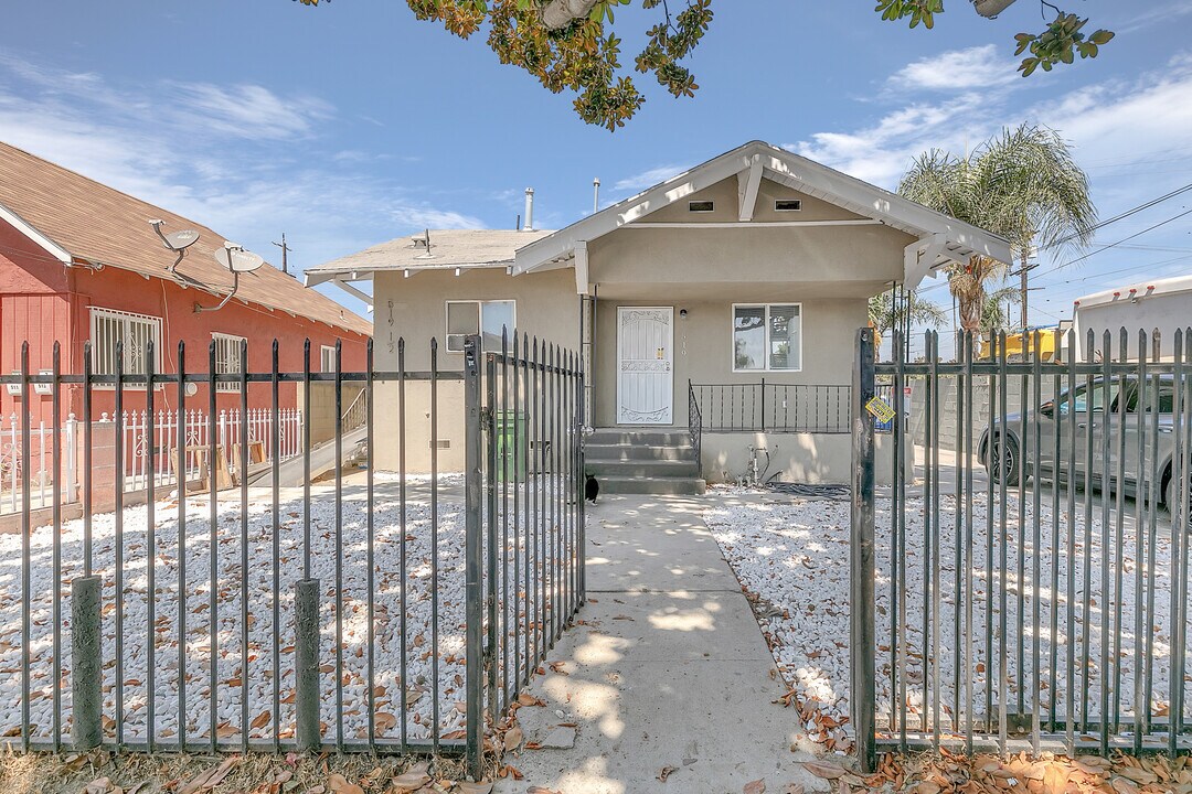 519 E 64th St, Unit 519 in Los Angeles, CA - Building Photo