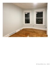 196 6th St in Bridgeport, CT - Building Photo - Building Photo