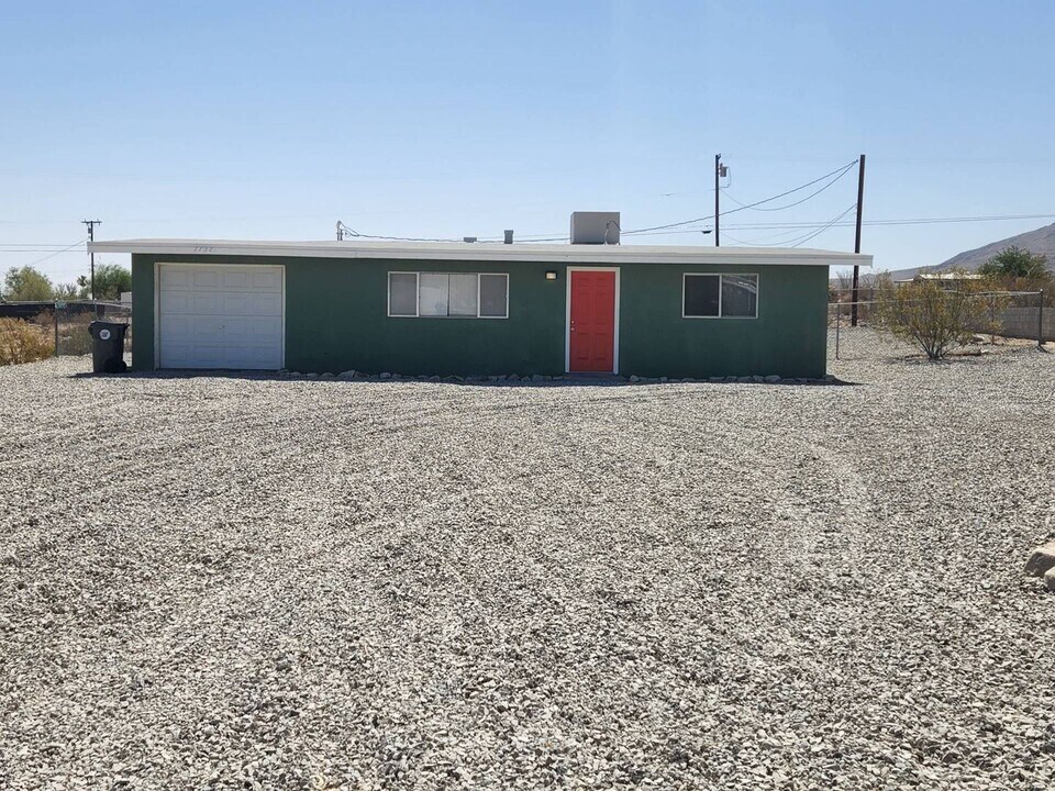 7737 N Star Ave in Twentynine Palms, CA - Building Photo