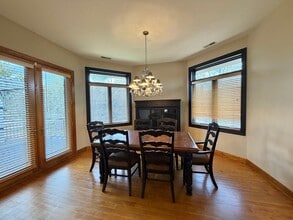 1S701 Eisenhower Rd in Oakbrook Terrace, IL - Building Photo - Building Photo