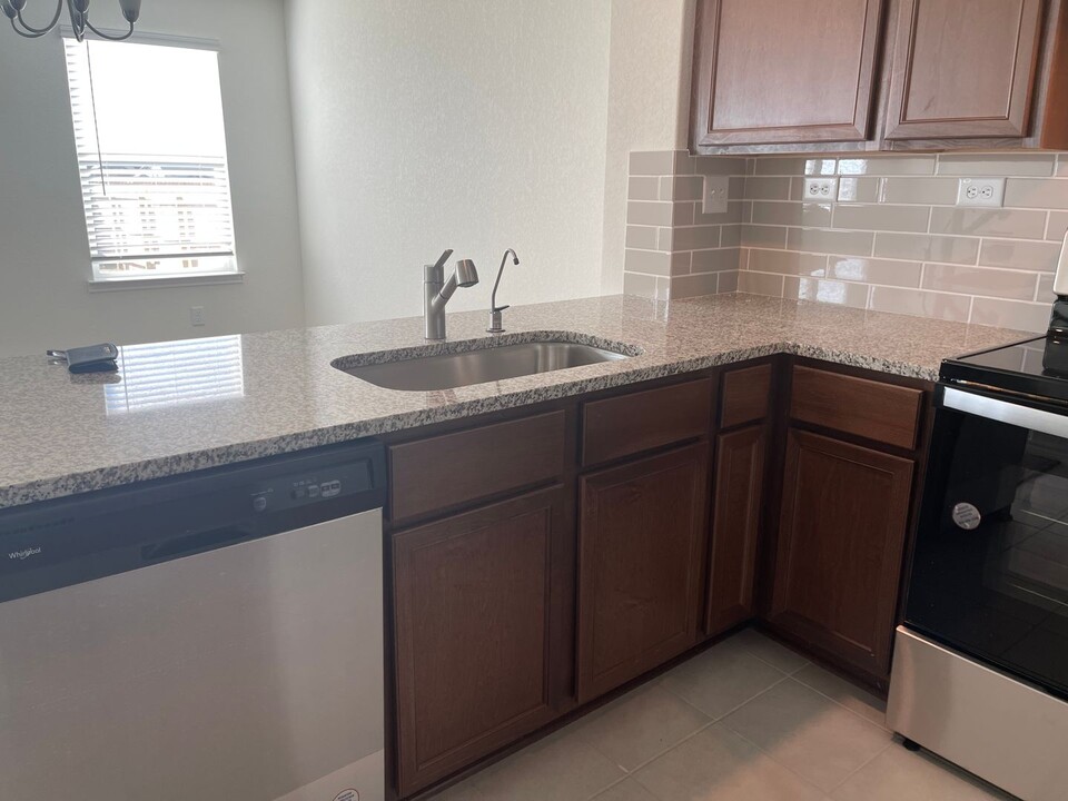 11732 Red Pheasant in San Antonio, TX - Foto de edificio