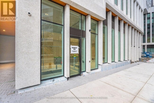 230 Simcoe St in Toronto, ON - Building Photo - Building Photo