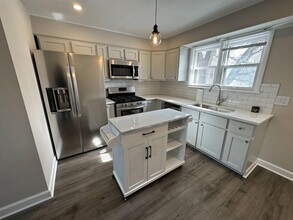 2424 Green Bay Rd in Highland Park, IL - Building Photo - Building Photo