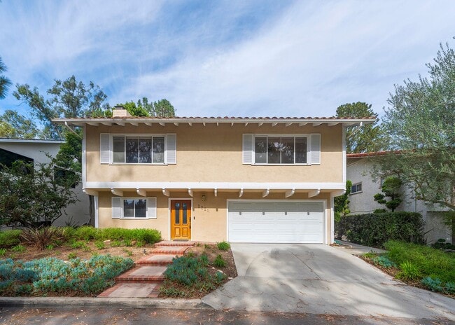 property at 2221 Vía Alamitos