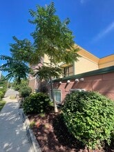 Abbot Manor in East Lansing, MI - Building Photo - Building Photo