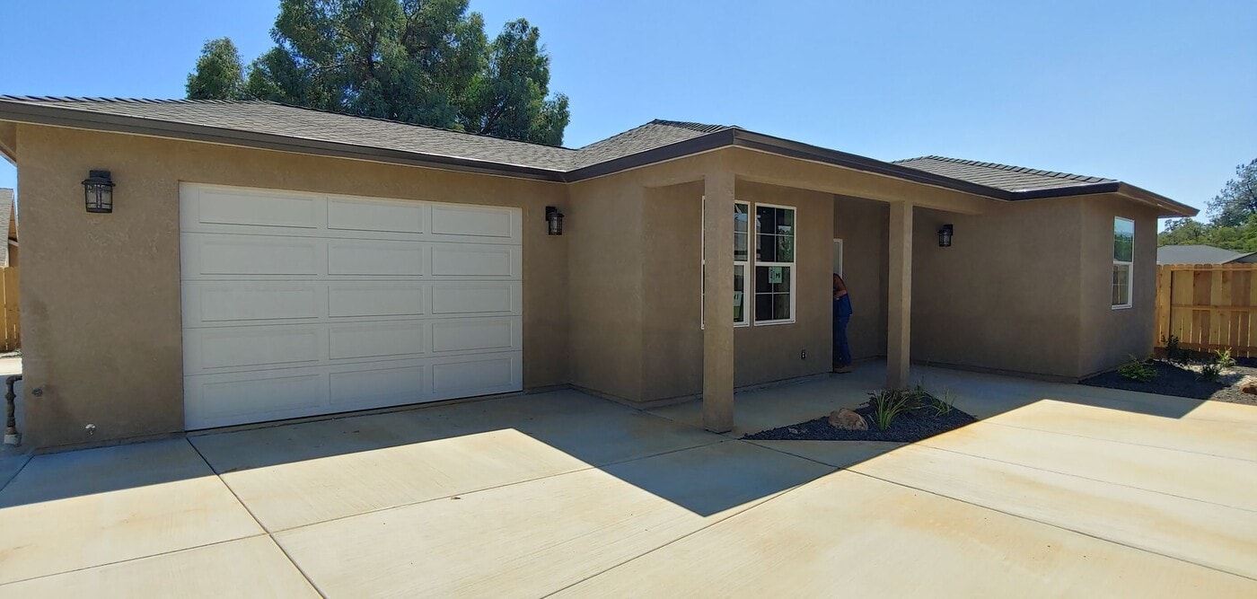 6083 Fallworth Dr in Redding, CA - Building Photo