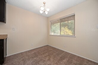 Rollingwood Condominium Rentals in Fair Oaks, CA - Foto de edificio - Building Photo