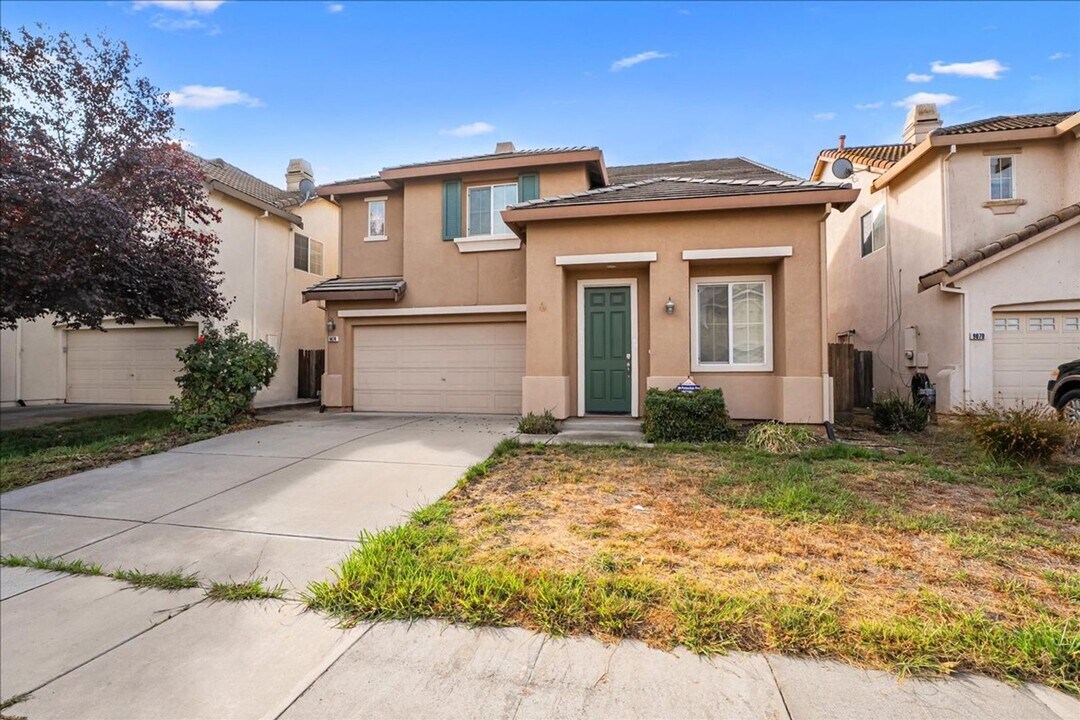 9074 Piazza Ct in Elk Grove, CA - Building Photo
