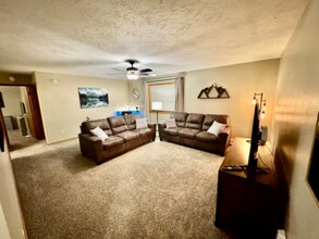 1117 Twentieth Ave in Fairbanks, AK - Foto de edificio - Building Photo