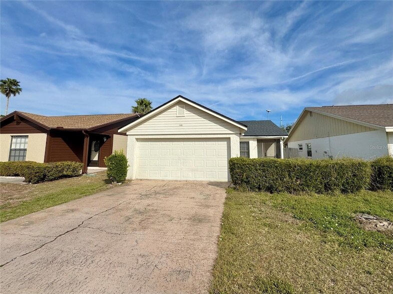 641 Lake Dexter Cir, Unit 307 in Winter Haven, FL - Building Photo