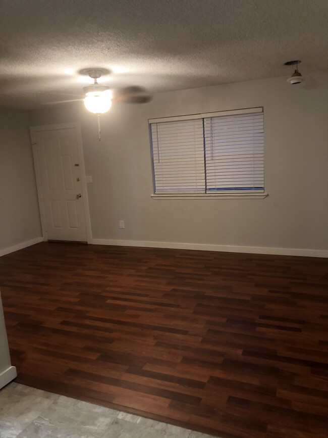 421 N Wilson St in Boyd, TX - Building Photo - Building Photo