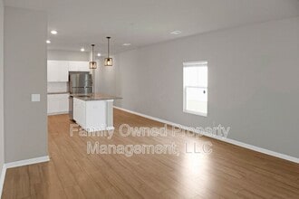 557 Spanish Wells Rd in Summerville, SC - Building Photo - Building Photo