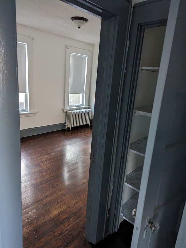 2295 E Main St, Unit 3rd Floor in Bridgeport, CT - Foto de edificio - Building Photo