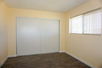 612 W Washington Ave in Las Vegas, NV - Building Photo - Building Photo