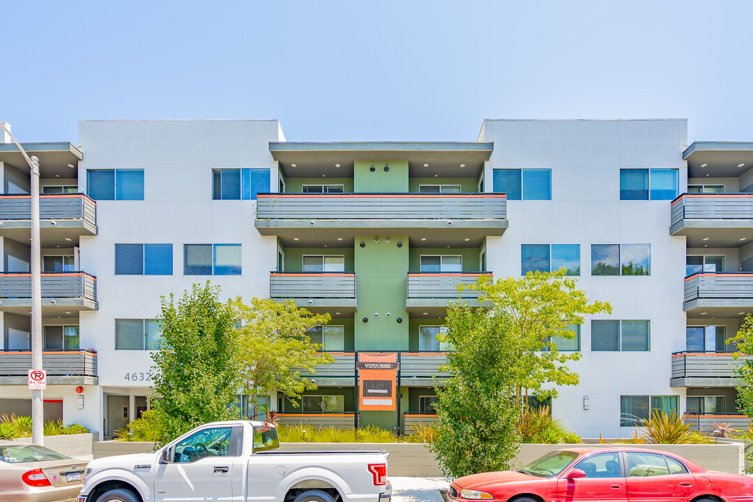 Vista Modern Apartments in Sherman Oaks, CA - Building Photo