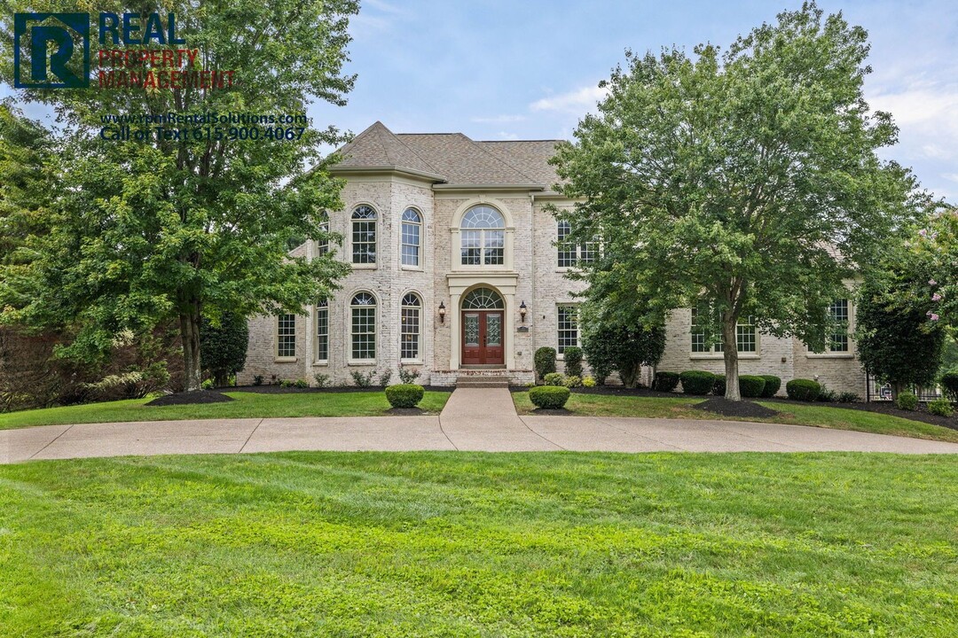 1221 Devens Dr in Brentwood, TN - Foto de edificio