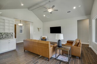 238 Roy Nichols in Blanco, TX - Building Photo - Building Photo