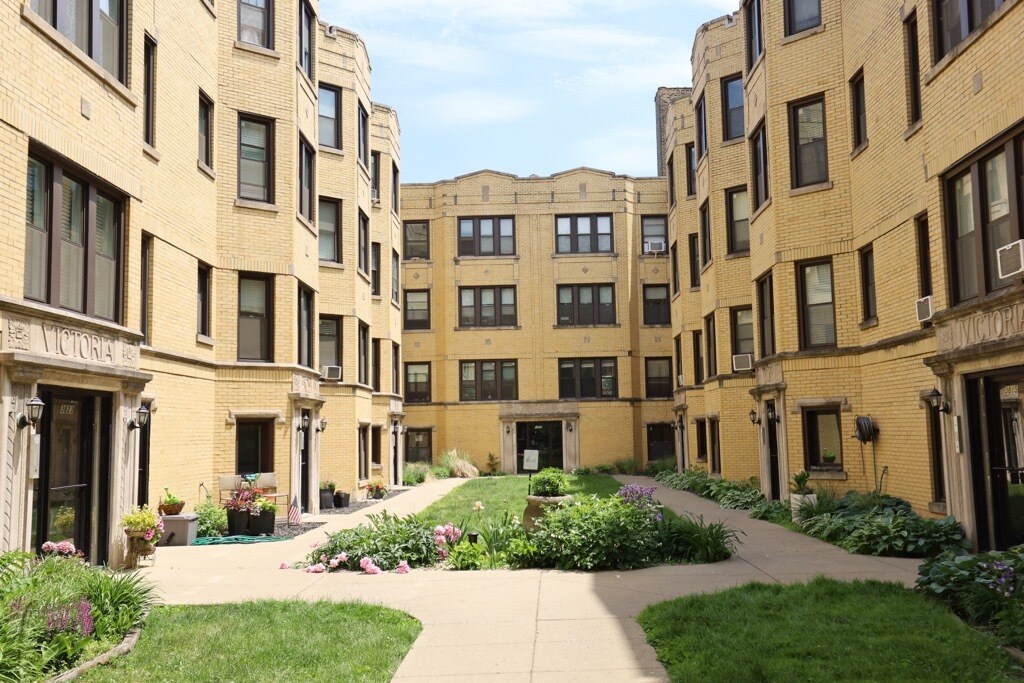 3821 N Greenview Ave in Chicago, IL - Building Photo