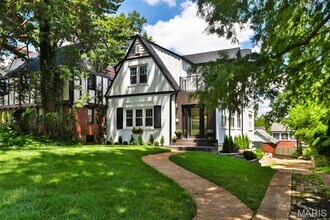 7825 Lafon Pl in University City, MO - Building Photo - Building Photo