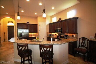 7302 Acorn Way in Naples, FL - Foto de edificio - Building Photo
