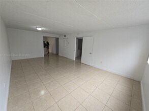 6065 NW 186th St in Hialeah, FL - Building Photo - Building Photo