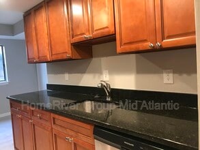 10212 Bushman Dr in Oakton, VA - Building Photo - Building Photo