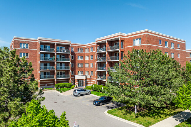 Glen Lake Condominiums in Chicago, IL - Building Photo - Building Photo