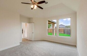 1422 Oaklawn Dr in New Braunfels, TX - Building Photo - Building Photo