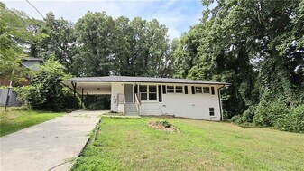 755 Fallview Dr in Forest Park, GA - Building Photo