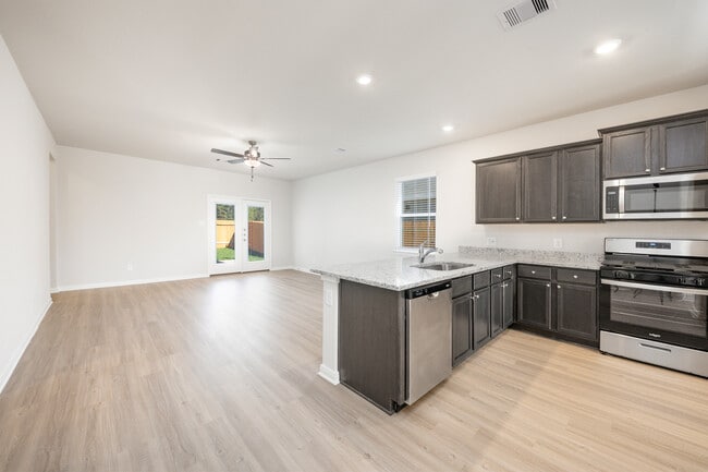 15450 Maple Ter Dr in Conroe, TX - Building Photo - Building Photo