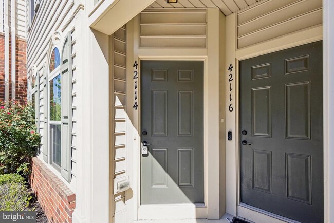 42114 Piebald Square in Stone Ridge, VA - Foto de edificio - Building Photo