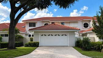4107 Carriage Dr in Pompano Beach, FL - Building Photo