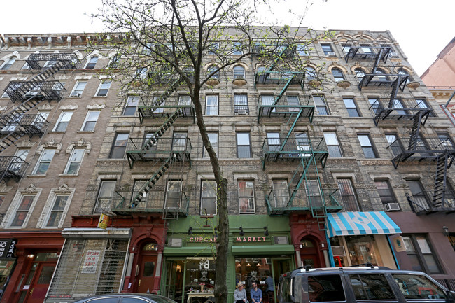 74 E 7th St in New York, NY - Foto de edificio - Building Photo
