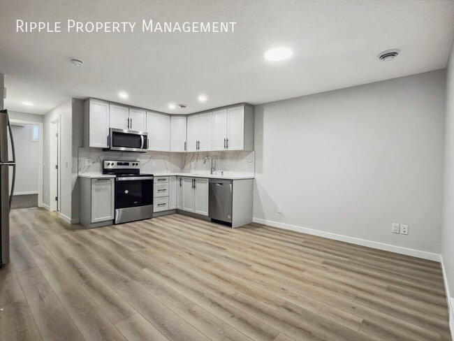 98 Magnolia St SE in Calgary, AB - Building Photo - Building Photo