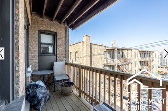 3933 N Janssen Ave in Chicago, IL - Foto de edificio - Building Photo