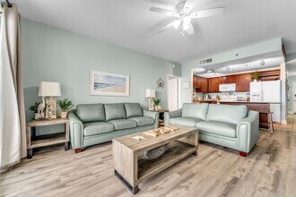 9902 S Thomas Dr in Panama City Beach, FL - Building Photo - Building Photo