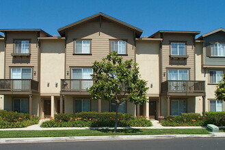 Arbors at Parc Rose in Oxnard, CA - Building Photo - Building Photo