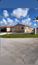 17191 SW 139th Ct in Miami, FL - Foto de edificio - Building Photo