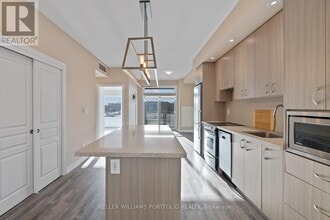 457 Plains Rd E in Burlington, ON - Building Photo - Building Photo