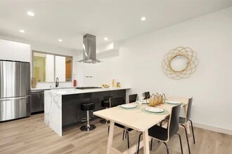 7029 15th Ave NW in Seattle, WA - Building Photo - Building Photo