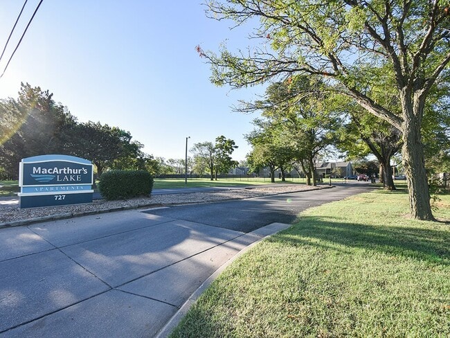 MacArthurs Lake Apartments