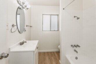 768 Gaviota Ave. in Long Beach, CA - Foto de edificio - Interior Photo