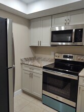 1524 SE Royal Green Cir, Unit Q102 in Port St. Lucie, FL - Foto de edificio - Building Photo