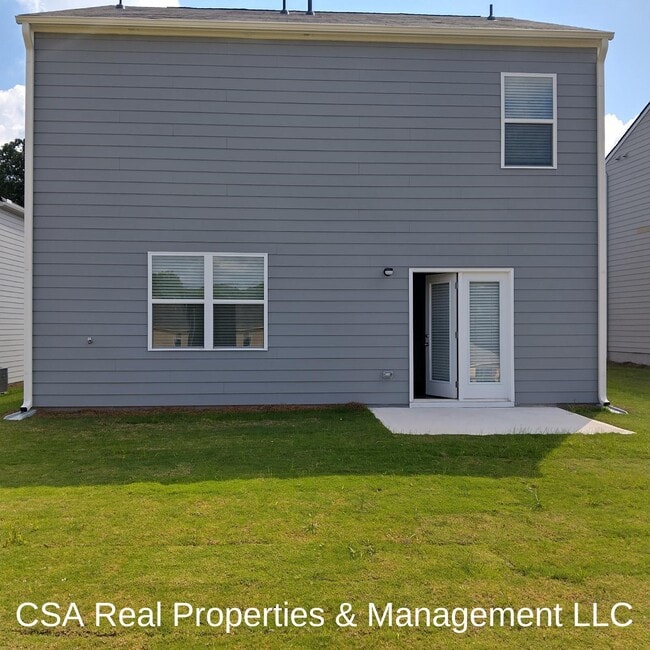 8240 Bluewater Dr in Fairburn, GA - Building Photo - Building Photo