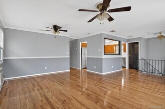 9 Bay Beach Ave in Bayville, NY - Building Photo - Building Photo