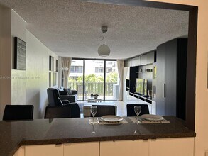 100 Ocean Ln Dr in Key Biscayne, FL - Building Photo - Building Photo