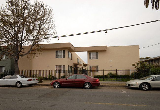 Bay Aire Apartments in Long Beach, CA - Foto de edificio - Building Photo